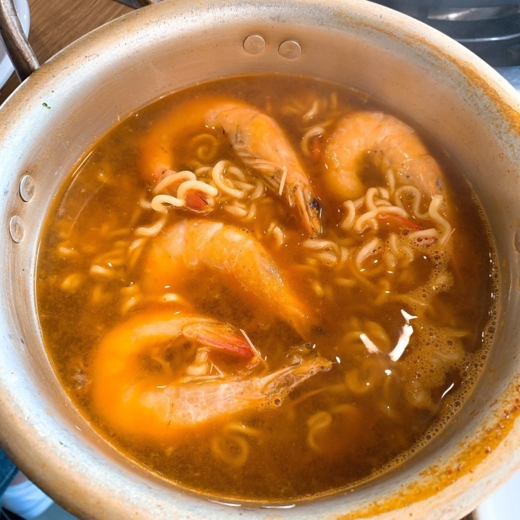 철없는 새우 이미지