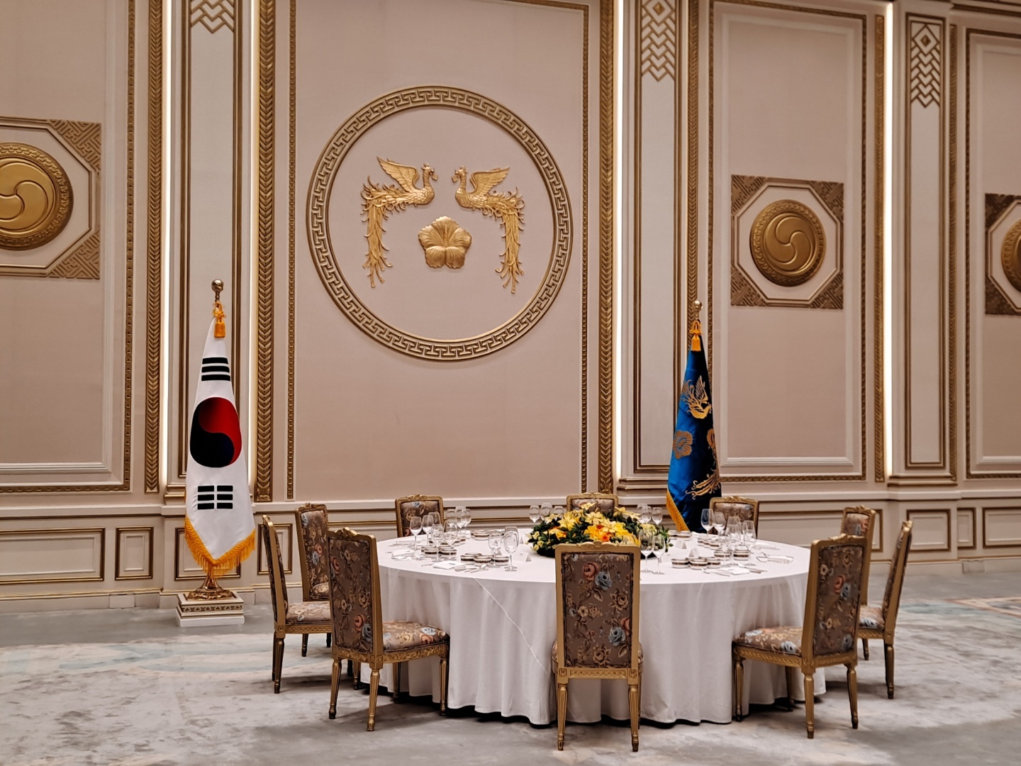 청와대 견학 & 북악산 산행... - 體驗글 . 自作글 - 강릉제일고32기동창회 청와대 견학 & 북악산 산행...