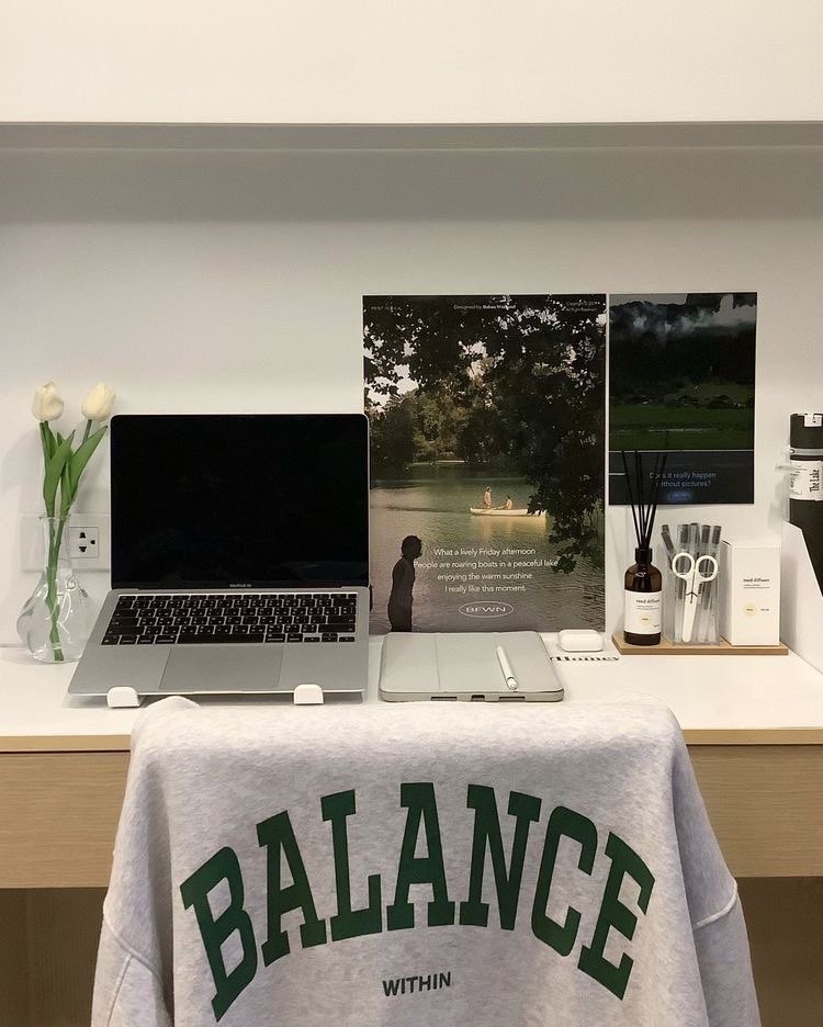 𝑫𝒆𝒔𝒌 ☕️🖥📓👀 | 인스티즈