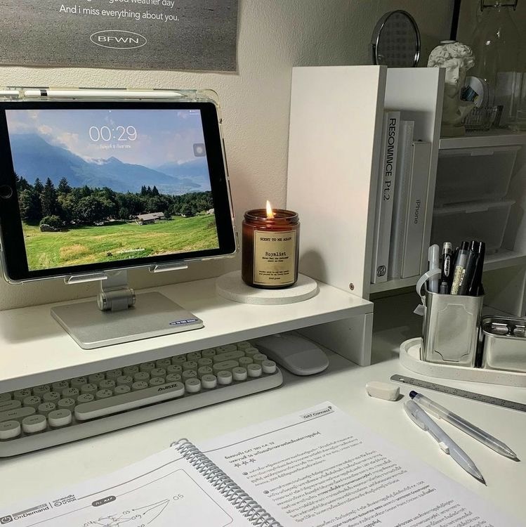 𝑫𝒆𝒔𝒌 ☕️🖥📓👀 | 인스티즈