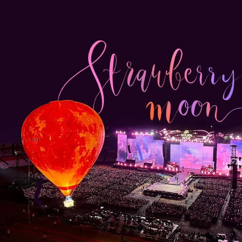 아이유 콘서트 중 열기구 아래에서 고군분투 하는 스탭들🍓🌕 | 인스티즈