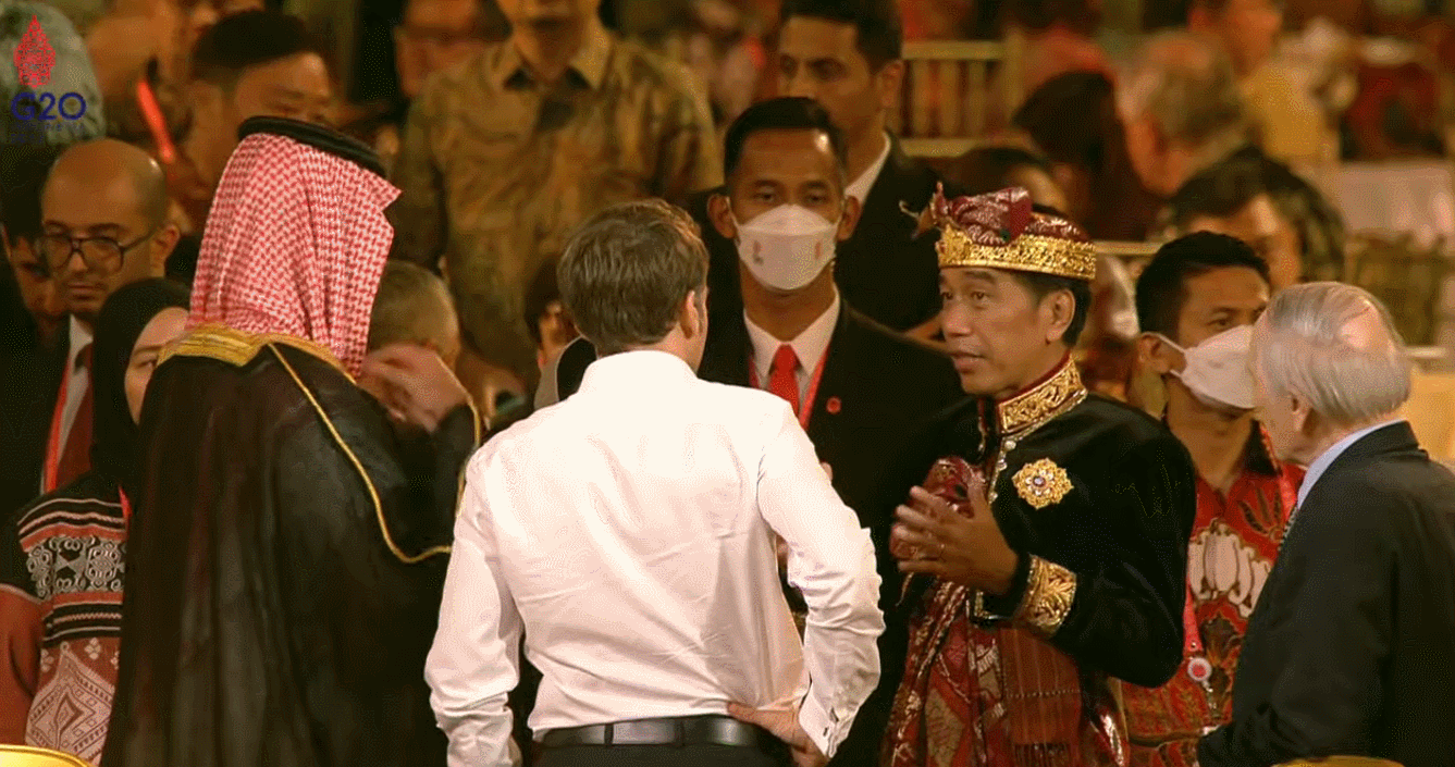 굥보고 가서 빨리 놀라고 하는 명신이 | 인스티즈