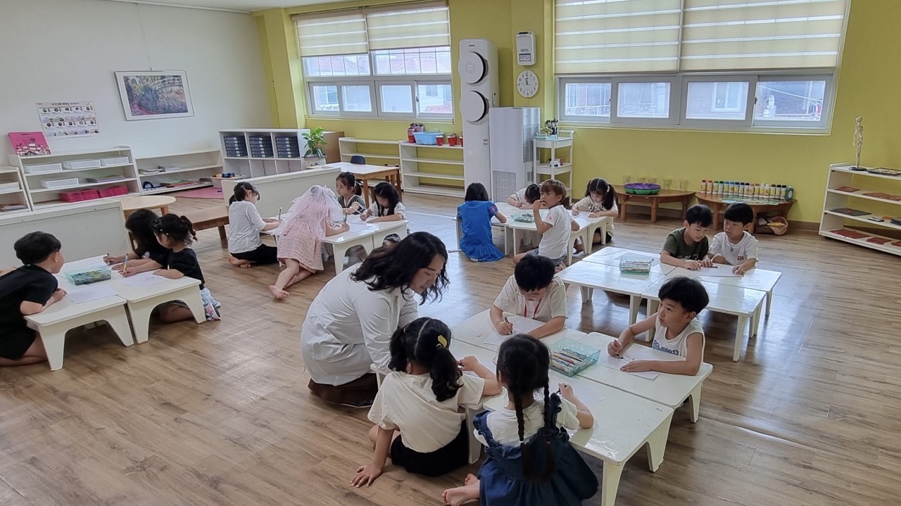 몬테소리유치원 이미지
