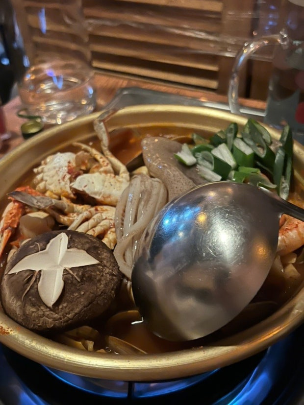 30살 이상부터 입장 가능하다는 홍대 해물요리 식당 | 인스티즈