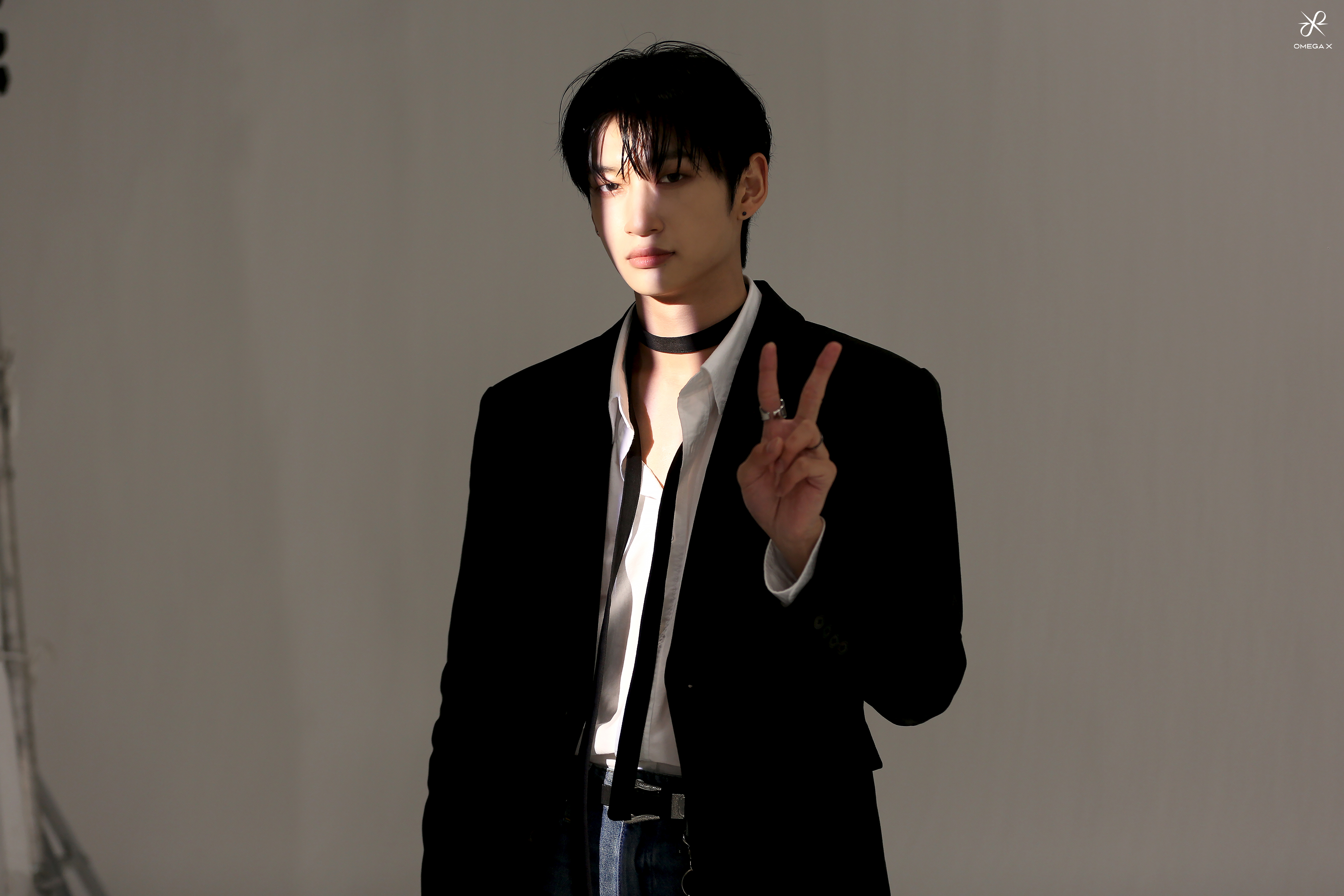 OMEGA X (오메가엑스) 3rd Mini Album [iykyk] 자켓 촬영 비하인드 - OX BEHIND - OMEGA X(오메가엑스) 공식 팬카페 OMEGA X (오메가엑... 