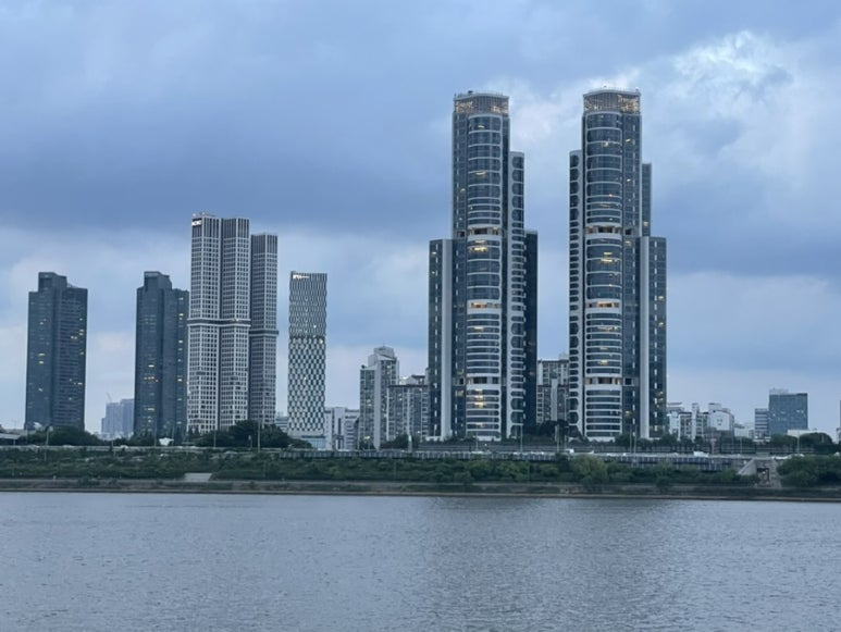 토끼굴 이미지