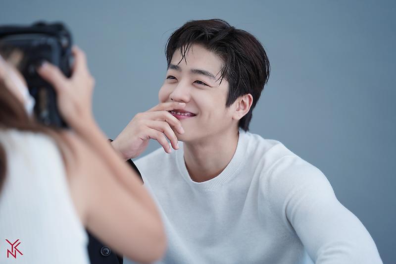 보조개 이미지