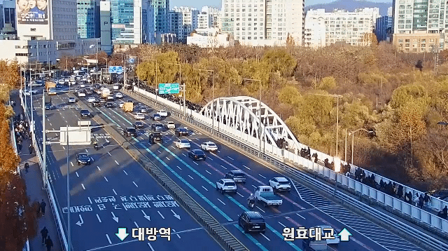사람들 걸어서 국회가는 장면 보는데 왜이렇게 뭉클하지... | 인스티즈