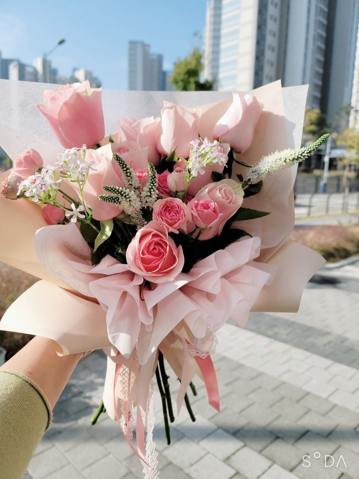 틈바구니 이미지