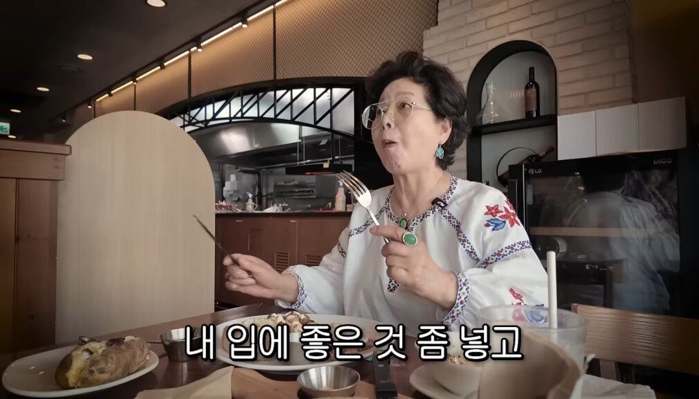 스테이크 드시러 아웃백에 가신 선우용녀 선생님의 인생론 | 인스티즈