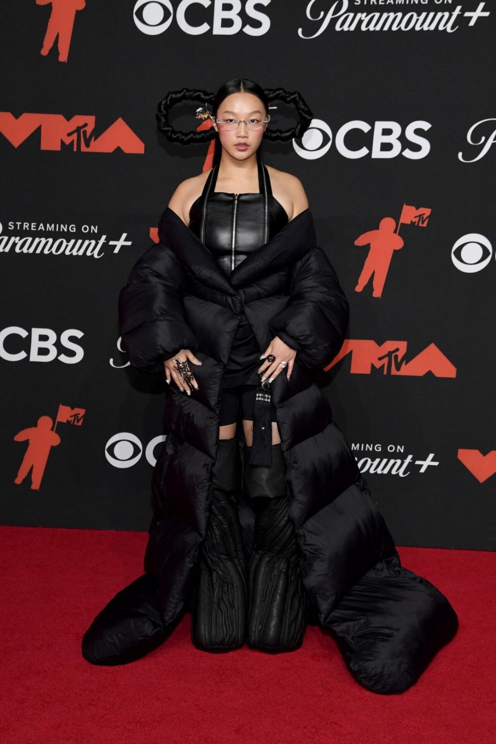 케데헌 실사판이라고 서양에서 반응 매우 좋은 미라 보컬 시상식 옷 | 인스티즈