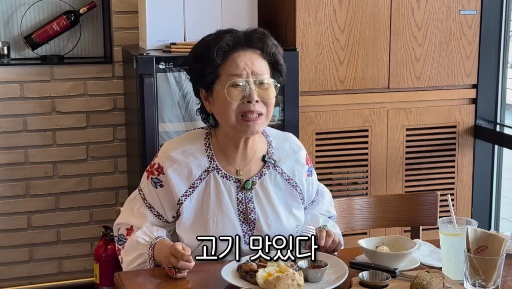 스테이크 드시러 아웃백에 가신 선우용녀 선생님의 인생론 | 인스티즈