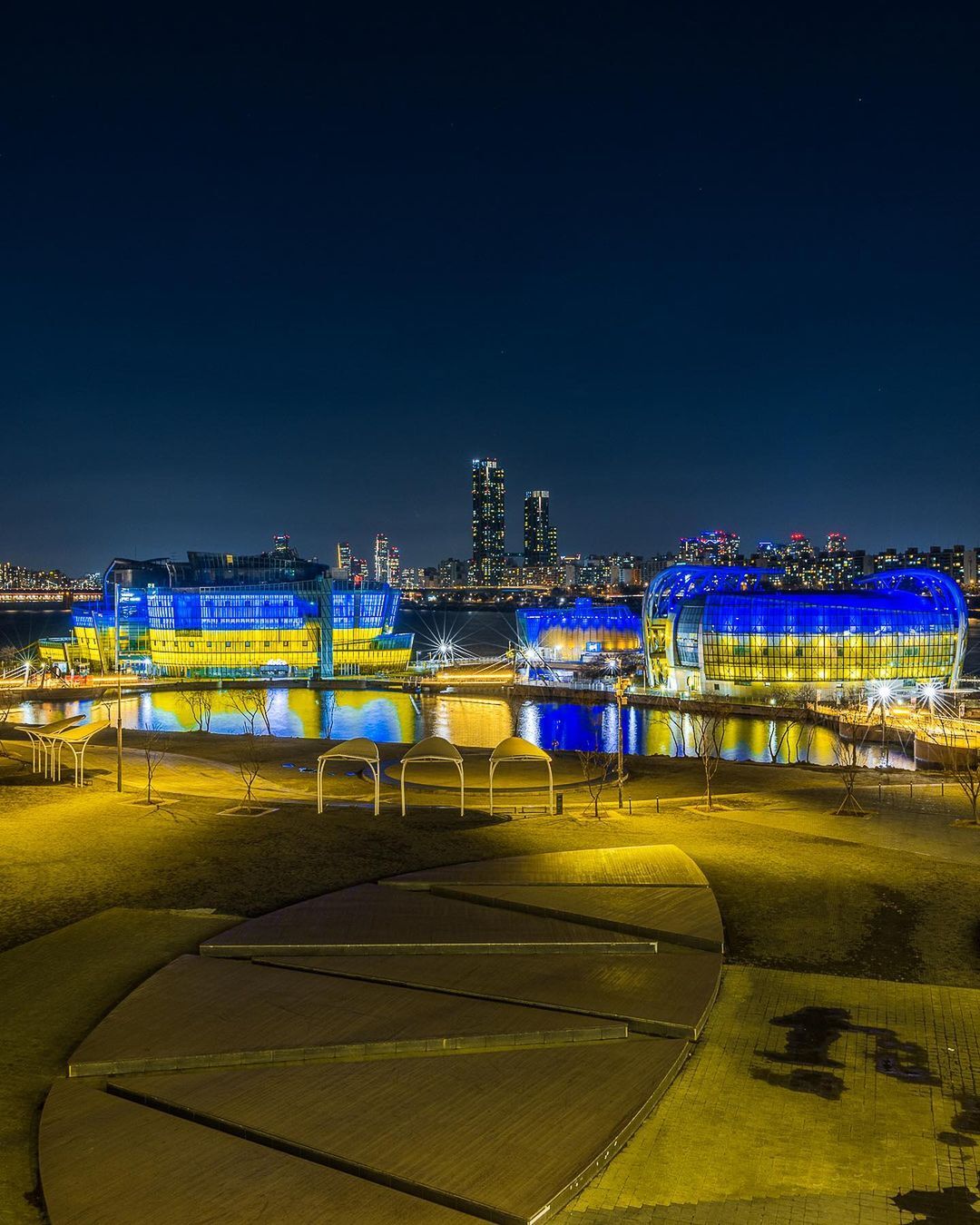 서울의 우크라이나 응원 조명들윤서인 본인이 직접 밝히는 대학 시절ㅋㅋ | 인스티즈