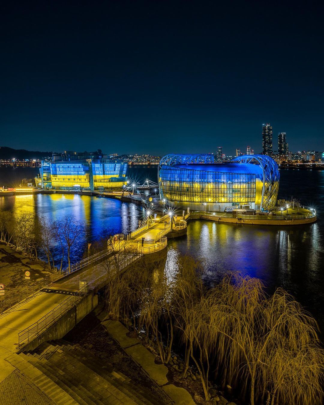 서울의 우크라이나 응원 조명들윤서인 본인이 직접 밝히는 대학 시절ㅋㅋ | 인스티즈