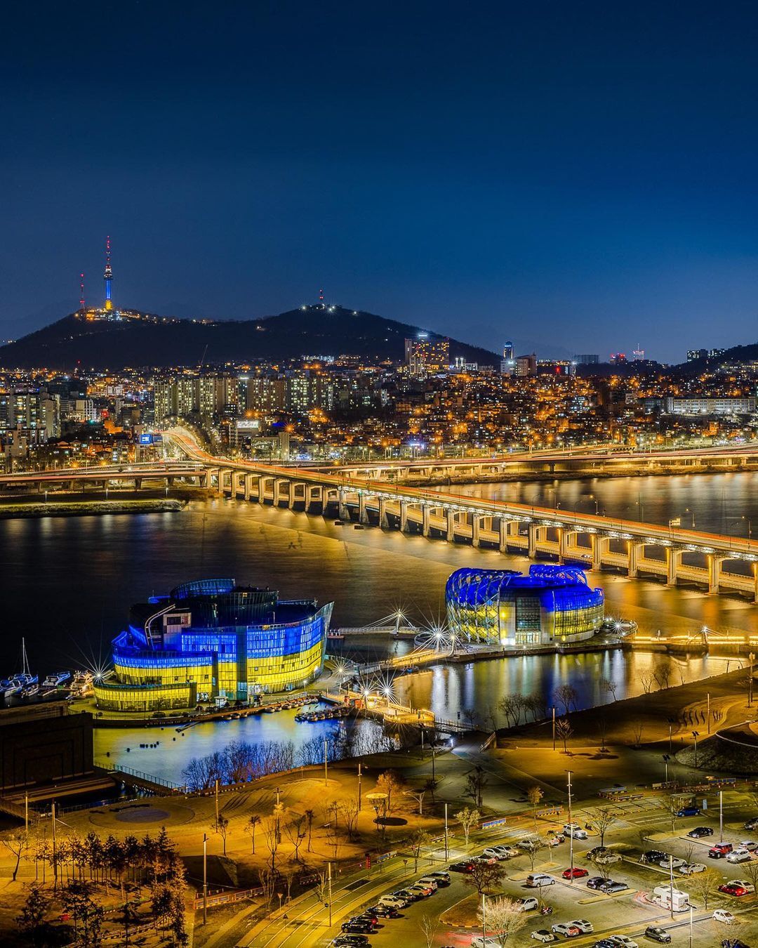 서울의 우크라이나 응원 조명들윤서인 본인이 직접 밝히는 대학 시절ㅋㅋ | 인스티즈