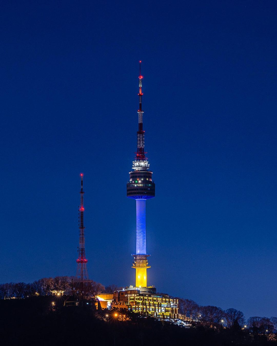 서울의 우크라이나 응원 조명들윤서인 본인이 직접 밝히는 대학 시절ㅋㅋ | 인스티즈