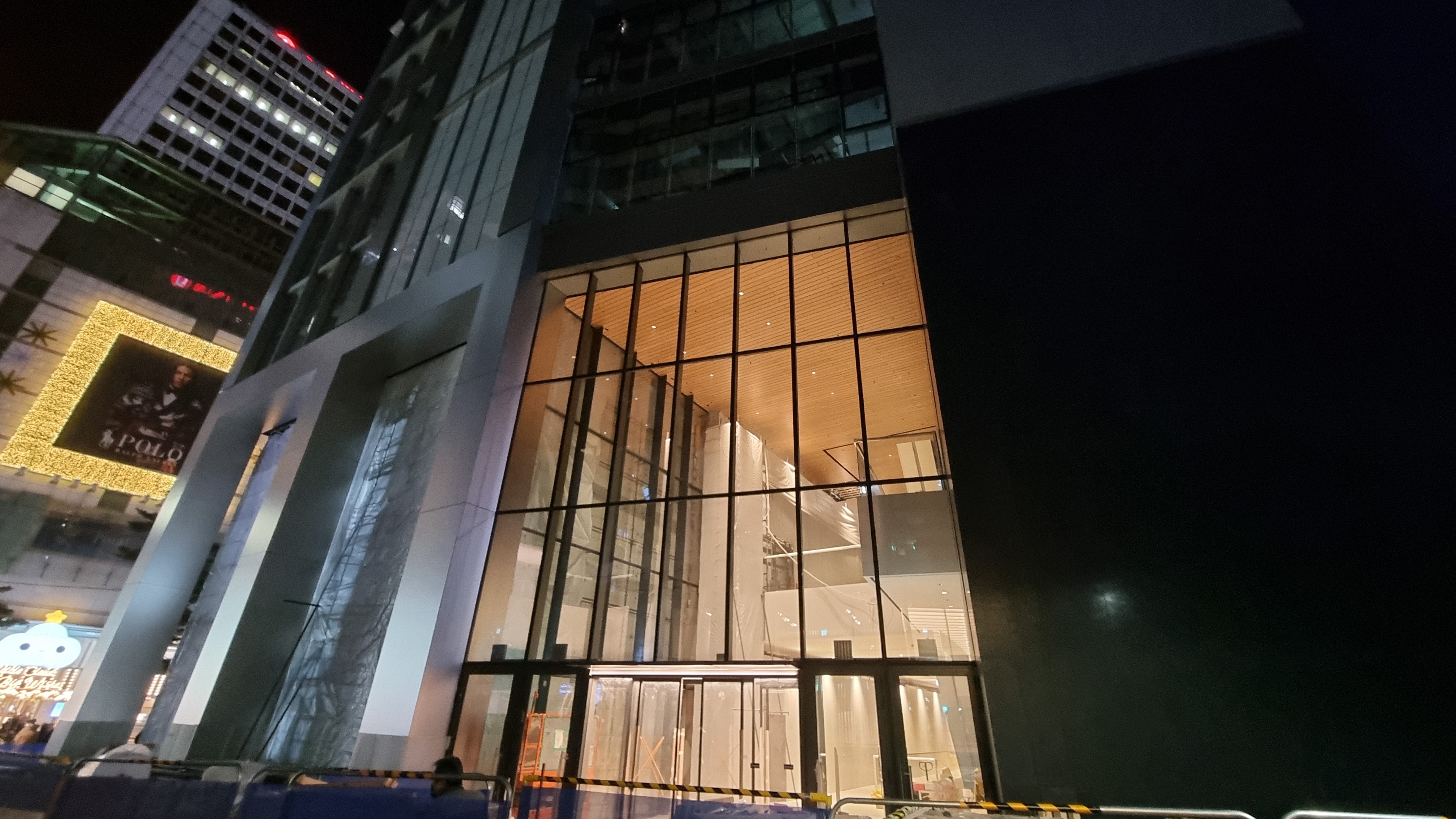 센터포인트 명동(애플스토어) 입구 & 그 외 - ☆ ··· 하프타임 - 樂soccer