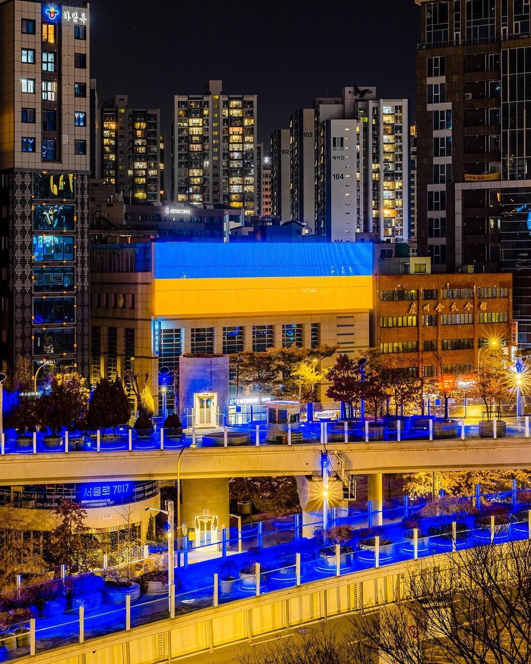 서울의 우크라이나 응원 조명들윤서인 본인이 직접 밝히는 대학 시절ㅋㅋ | 인스티즈