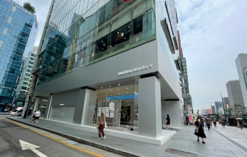 무신사 스탠다드 강남 플래그십 스토어 - 웃긴자료 ‥‥‥‥‥、 - 도탁스 (DOTAX) 무신사 스탠다드 강남 플래그십 스토어