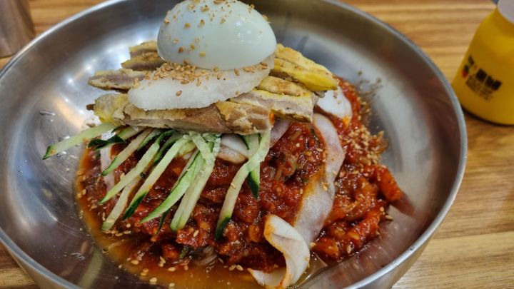 메밀고밀면 이미지