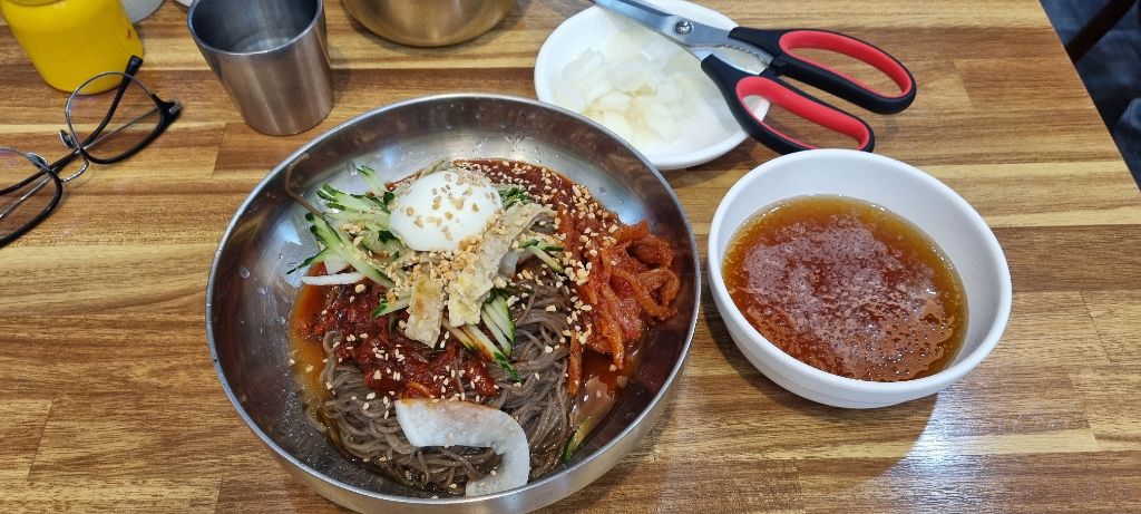 메밀고밀면 이미지