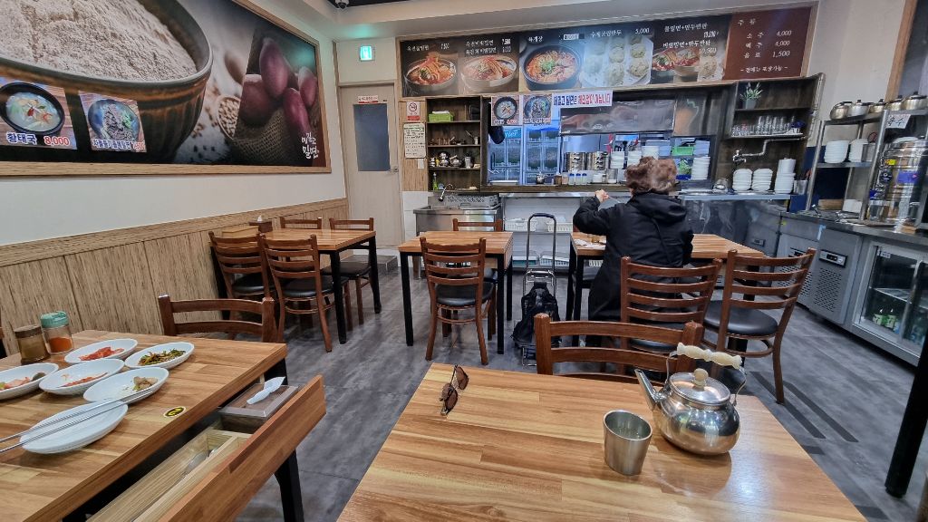 메밀고밀면 이미지