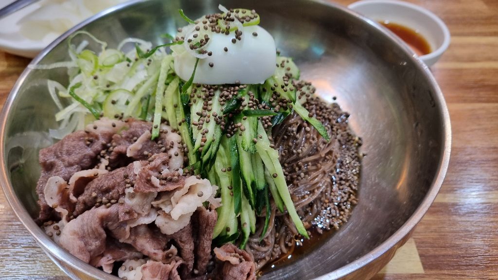 메밀고밀면 이미지