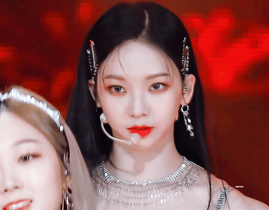 카리나 vs 카즈하 | 인스티즈