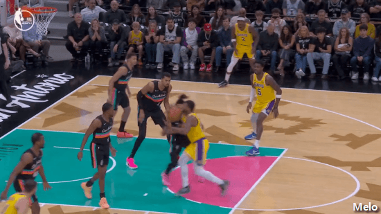 뭔가 이상한 웸반야마 블락 높이 ㅋㅋㅋ.gif | 인스티즈