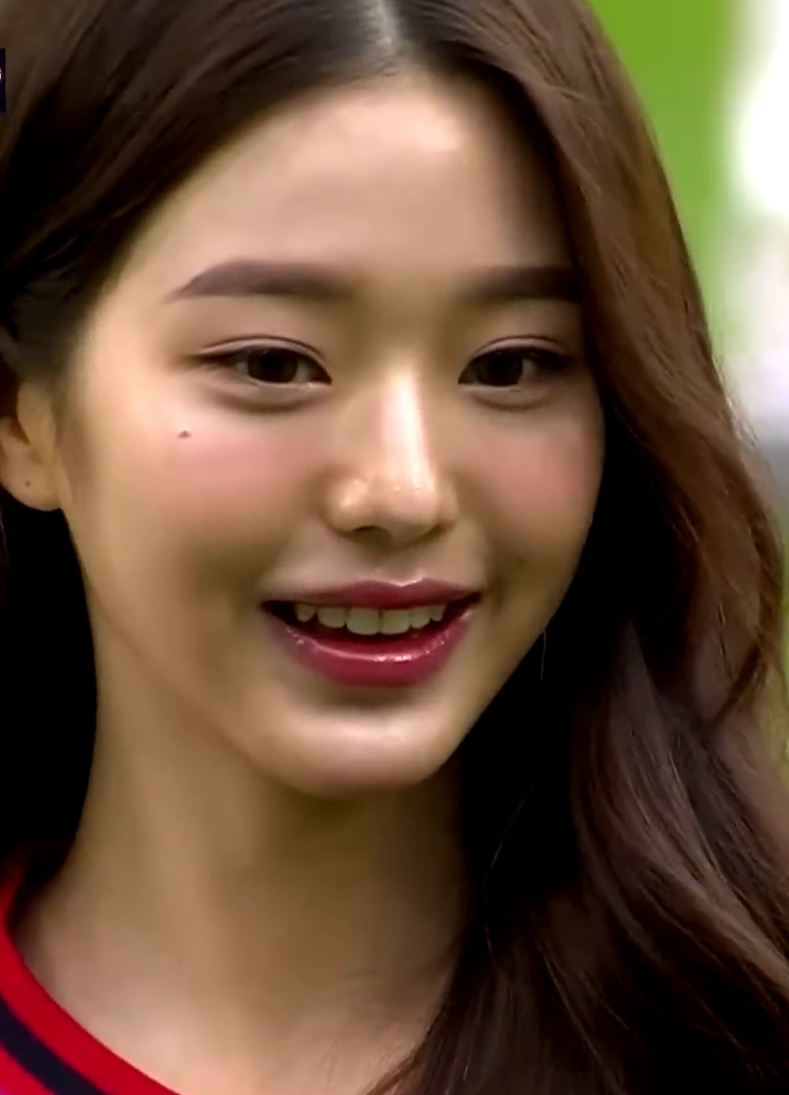 시구하러 갔다가 레전드 찍은 장원영! - 非스포츠 게시판 - I Love NBA