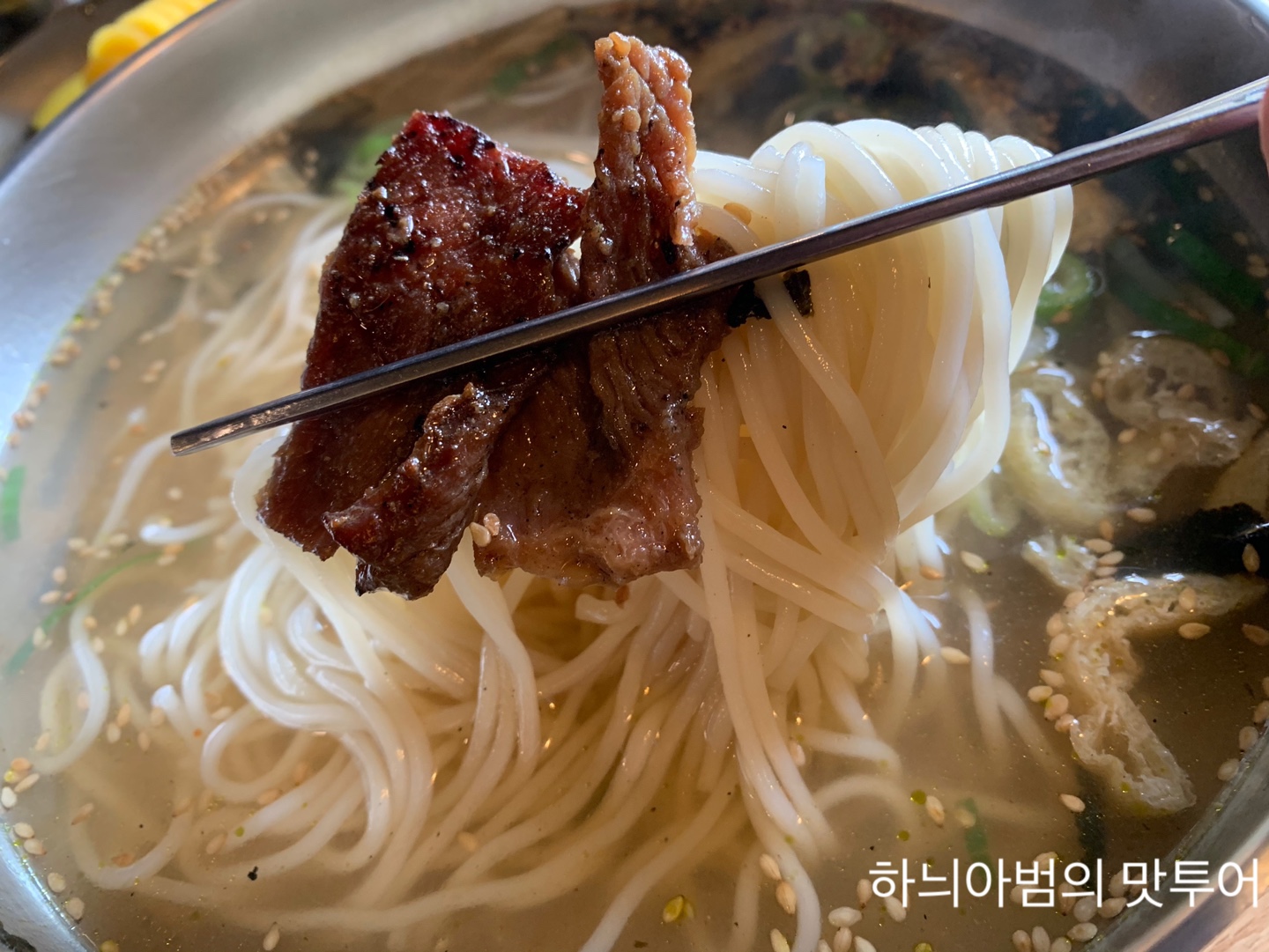고기먹는국수 이미지