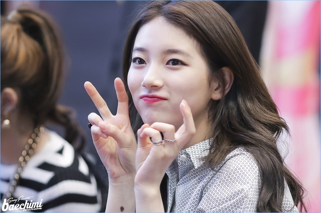 손목의 커다란 점에 자부심(?) 있는 수지.jpg | 인스티즈