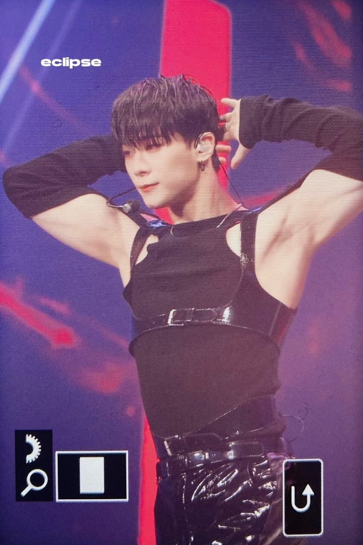 뭘 입은거냐는 소리 절로 나오게 만든 아스트로 문빈 유니콘 무대의상 | 인스티즈