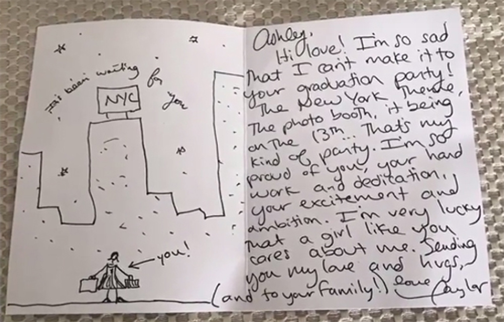 특이하게 펜을 손에 쥐는 테일러 스위프트.jpg | 인스티즈