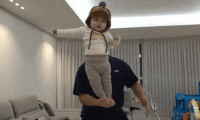 아기들 이맘때쯤 아빠들이 꼭 해보는 것 | 인스티즈