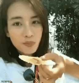 입술에 벌 쏘인 여자.gif | 인스티즈