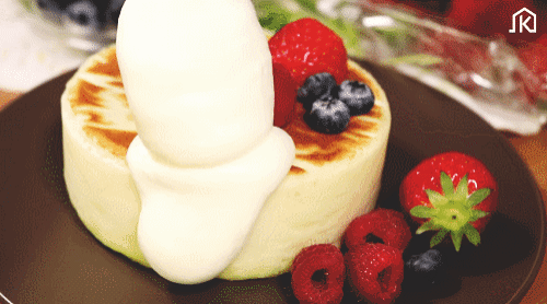 점심에 보는 수플레 팬케이크.gif | 인스티즈