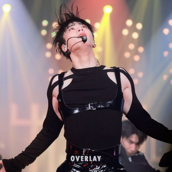 뭘 입은거냐는 소리 절로 나오게 만든 아스트로 문빈 유니콘 무대의상 | 인스티즈