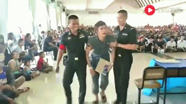 제비뽑기로 군대 가는 태국.gif | 인스티즈