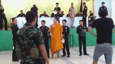 제비뽑기로 군대 가는 태국.gif | 인스티즈