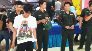제비뽑기로 군대 가는 태국.gif | 인스티즈