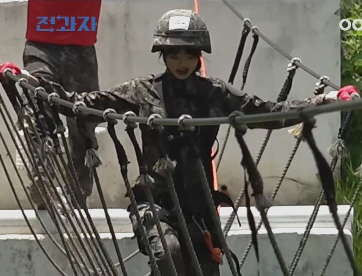 장갑 거꾸로 낀 장원영 | 인스티즈