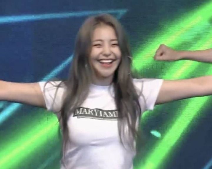 브레이브걸스 꼬부기누나 눈웃음.GIF | 인스티즈