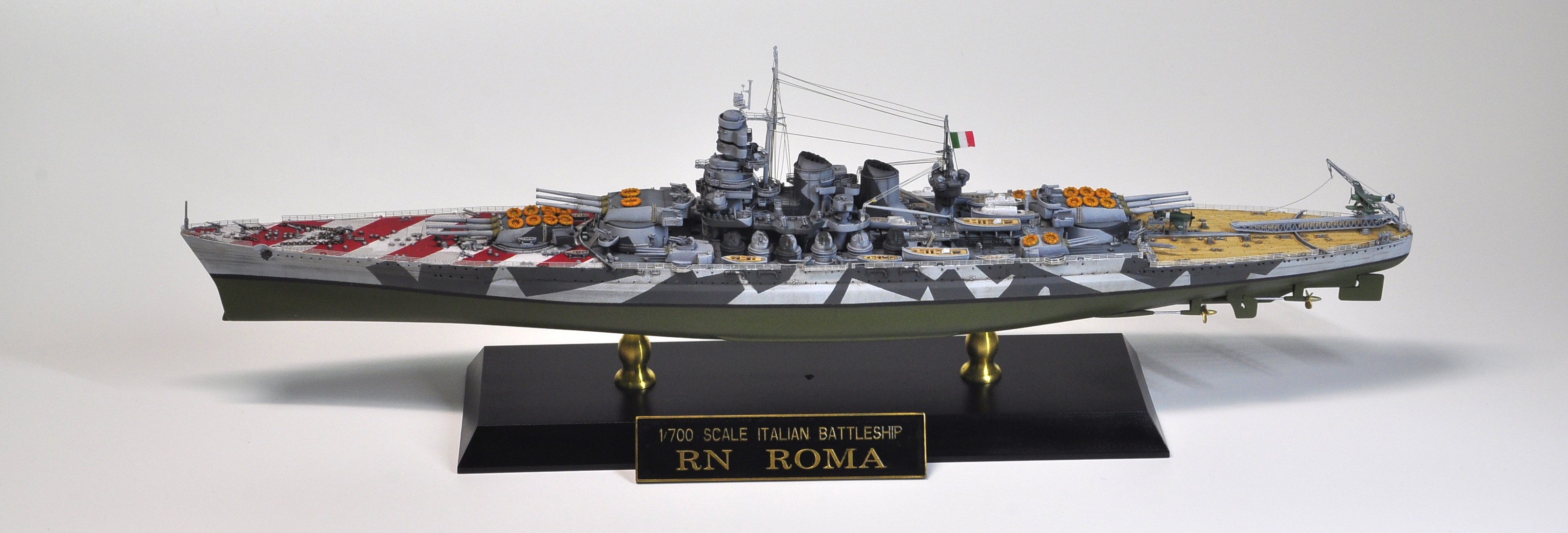 1/700 Italian Navy Battleship RN Roma 1943[Trumpeter] - · Ship