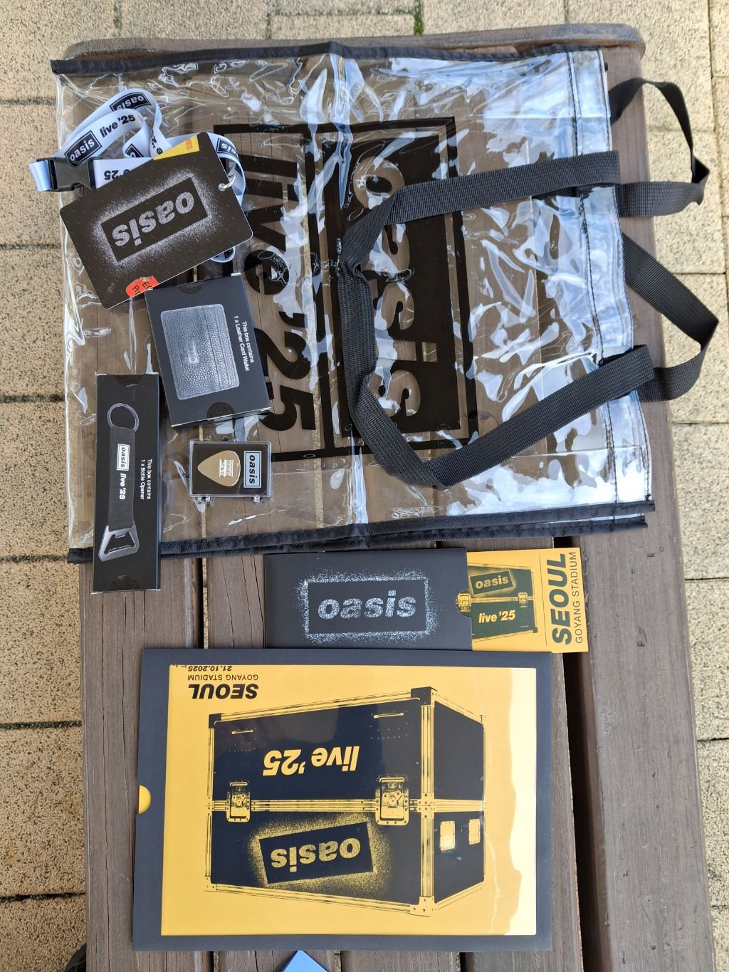 未開封】Oasis London Wembly 8月2日 VIP BOX OASIS LIVE 25 vip merch