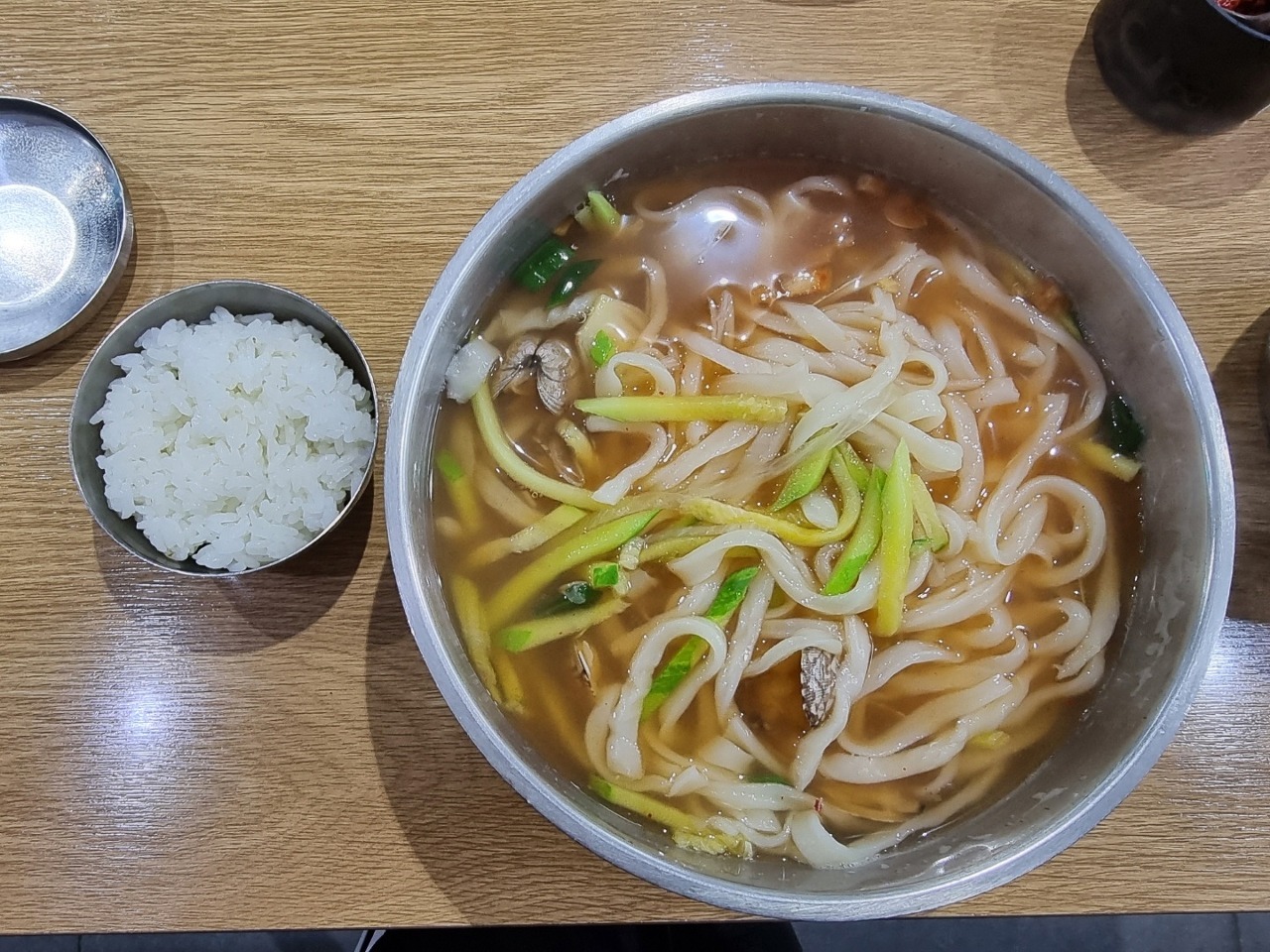 바지락칼국수 이미지