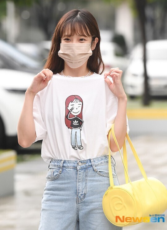 굳이 메이크업 지우고 쌩얼로 배텐 출근한 러블리즈 지애.jpg | 인스티즈