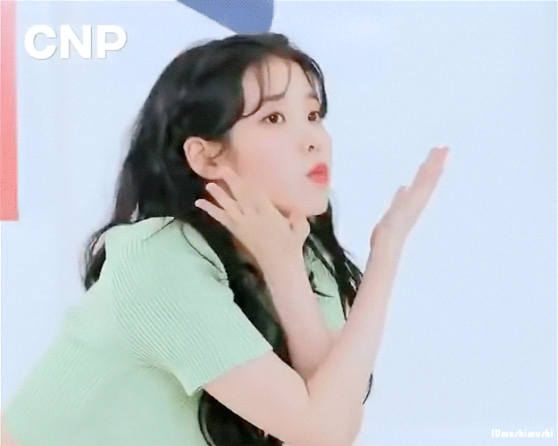 반바지 입은 최근 아이유gif | 인스티즈