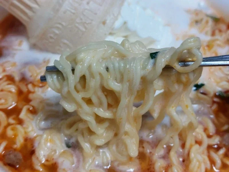 일본에서 유행한다는 왕뚜껑 + 빵빠레 조합, 가능? | 인스티즈