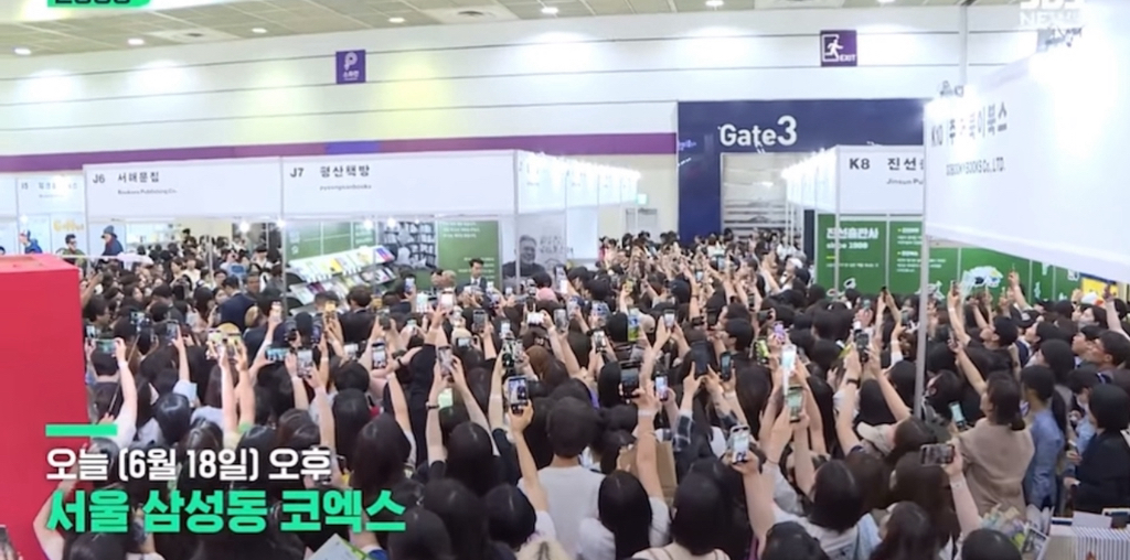 문통은 8년 임기 마치고도 인기가 | 인스티즈